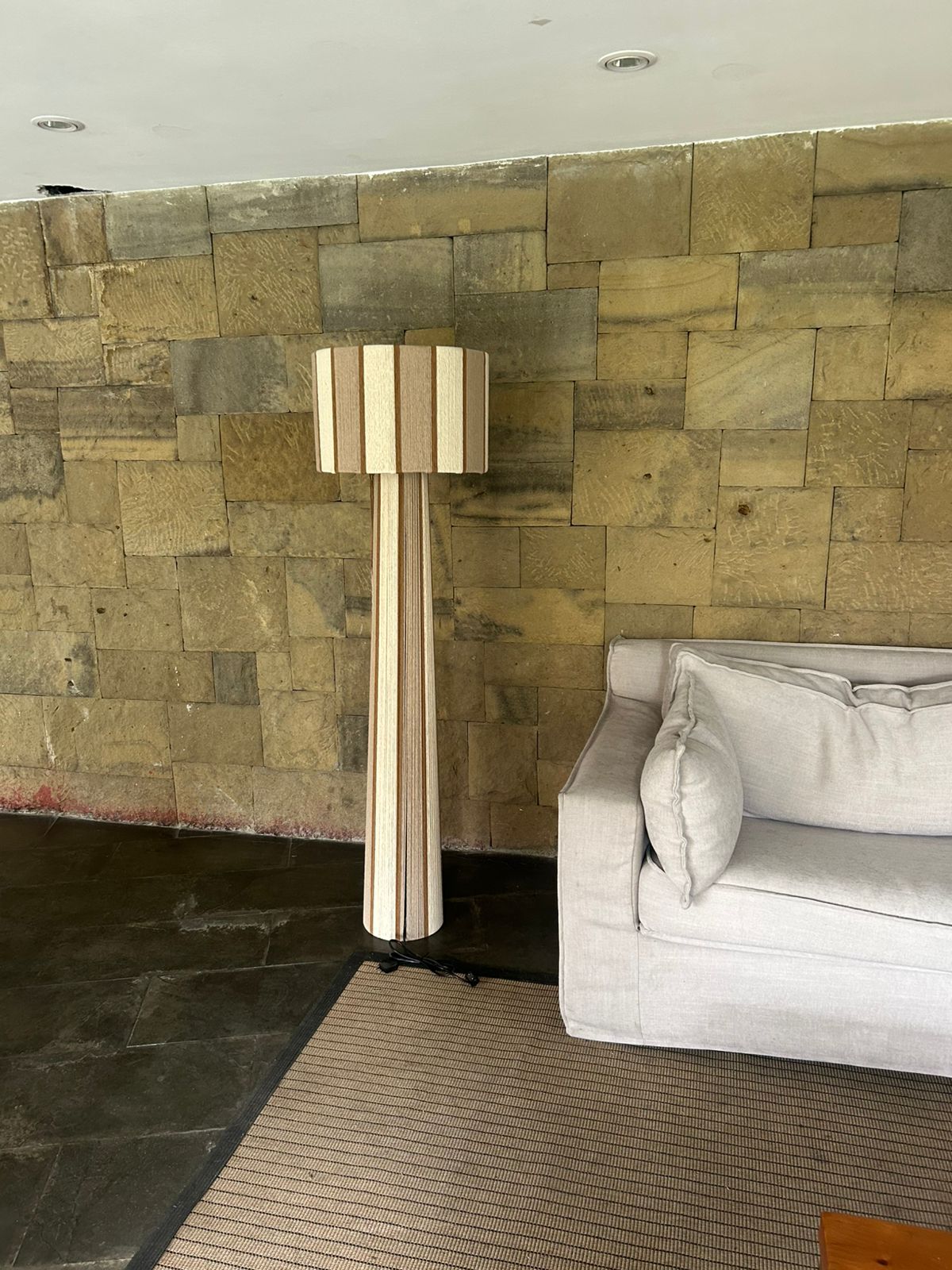 Crema - castaño - madera